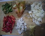 Foto langkah ke 1 dari resep Tumis Udang Saus tiram Pedas Mix Toge.