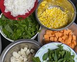 Foto langkah ke 1 dari resep Bubur Manado.