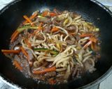 Foto del paso 7 de la receta: Wok de noodles de udon con ternera y verduras
