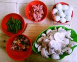 Foto langkah ke 2 dari resep Tumis Kancing Puyuh Sederhana ala rumahan.
