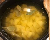 Savanyú krumplileves kolbásszal recept fázis 2 fotója