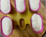 A picture of step 5 of Mango yoghurt Popsicles.