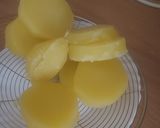 Foto del paso 3 de la receta: Patatas aliñadas con langostinos
