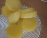 Foto del paso 3 de la receta: Patatas aliñadas con langostinos