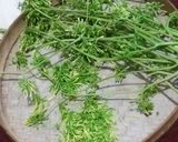 Foto langkah ke 1 dari resep Oseng Daun Pepaya Dan Bunga Pepaya.