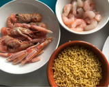 Foto del paso 1 de la receta: Fideuà de sepia, cigalitas y gambas peladas