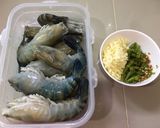 รูปขั้นตอนการทำที่ 1 ของ กุ้งผัดพริกเกลือ