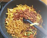 Foto langkah ke 6 dari resep Balado Kentang Teri Kacang.