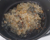 Foto del paso 3 de la receta: Garbanzos estofados con chorizo y espinacas