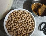 A picture of step 1 of Punjabi Chole.