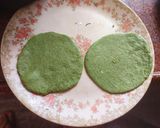 A picture of step 4 of Green Palak Puri.