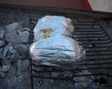 Foto del paso 2 de la receta: Papas rellenas a las brasas