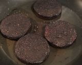 A picture of step 3 of Black pudding, goats cheese and beetroot salad 🥗 🐐.