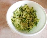 Füstölt sajtmártásban sült cukkinis csirkefalatok recept fázis 2 fotója