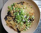 Foto langkah ke 6 dari resep Mie Goreng Jamur Kuping.
