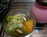 Foto langkah ke 2 dari resep Jus Hijau Sang Pendetoks II (Minuman Sehat).