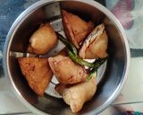 A picture of step 4 of Samosa with kadhi.