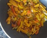 Foto del paso 3 de la receta: Tortilla de zapallo, cebolla y ají