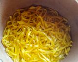 Foto langkah ke 1 dari resep Mie Kuning Goreng.