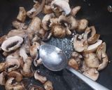 A picture of step 1 of Caramelized mushroom soup.
