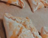 Фото кроку 6 до Слойки с моцареллой и копченой курочкой 🍗.
