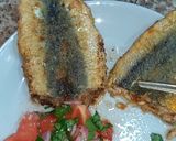 Une image de l'étape 7 de Sardines farcies à l'ail et l'oignon accompagné d'une salade tomate.