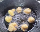 A picture of step 3 of Dahi bara chaat.