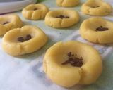 Hình bước làm 8 của món Bánh quy lòng đỏ trứng luộc