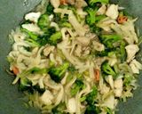 Foto langkah ke 6 dari resep Tumis Brokoli Tiram.