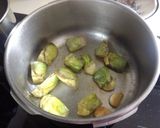 Foto del paso 3 de la receta: Guisado de huevos duros y albóndigas de bacalao