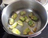 Foto del paso 3 de la receta: Guisado de huevos duros y albóndigas de bacalao