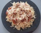 Une image de l'étape 4 de Boulettes de bœuf haché à la sauce et pâtes.