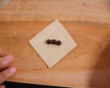 Foto langkah ke 2 dari resep Cemilan termurah, Hanya 3 bahan saja | Lumpia Mini Coklat.
