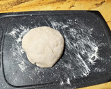 Foto del paso 4 de la receta: Coca de San Juan con albaricoques y almendras