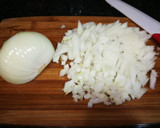 Foto del paso 1 de la receta: Pimientos rellenos con bacalao y arroz sobre salsa de tomate