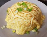 A picture of step 5 of Omurice. So good looking this dish is. 😊.