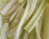 Foto del paso 1 de la receta: Palitos crocantes de apio