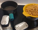Foto del paso 1 de la receta: Garbanzos de bote al Pil pil con Caballa, Piquillos y arena de Olivas negras