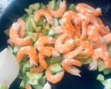 Foto del paso 1 de la receta: Pasta con calabacín y gambas