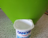 Foto del paso 1 de la receta: Bizcocho de yogur en microondas