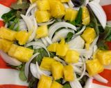 Foto del paso 3 de la receta: Ensalada tropical con salsa rosa