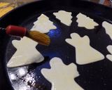 Foto del paso 2 de la receta: Formitas Navideñas con disco de masa de hojaldre