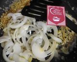 Foto langkah ke 6 dari resep Schnitzel Mushroom Sauce.