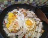Foto langkah ke 3 dari resep Telur dan Tempe Masak Kecap Simpel Lezat.