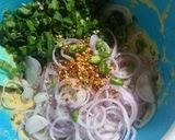 A picture of step 1 of Pyaz palak ke pakoray 😋.