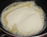 रवा कोकोनट बर्फी (Rava coconut brafi recipe in Hindi) रेसिपी चरण 1 फोटो