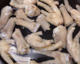 Hình bước làm 2 của món Chân gà ngâm sả tắc