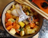 Foto del paso 6 de la receta Dulce de piña, papaya y manzana con hierbas frescas y especias