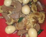 Foto langkah ke 4 dari resep Oseng Praktis Bakso, Telur puyuh & Janggel.