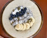 Hình bước làm 2 của món Sữa Chua Dầm Hạt Chia Cùng Topping Với Chuối, Thanh Long, Việt Quất, Hạt Bí và Mật Ong